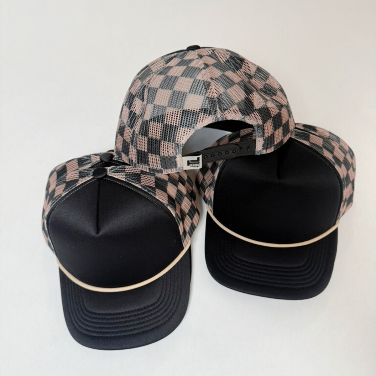 Checkered Mesh Trucker Hat – Black & Brown